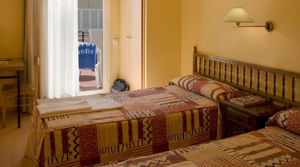 سيدجيس Hotel Central Normandie الغرفة الصورة